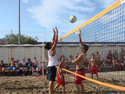 17_bagno_umberto_sport_in_spiaggia_milano_marittima.jpg