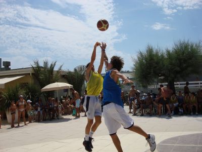 11_bagno_umberto_sport_in_spiaggia_milano_marittima.jpg